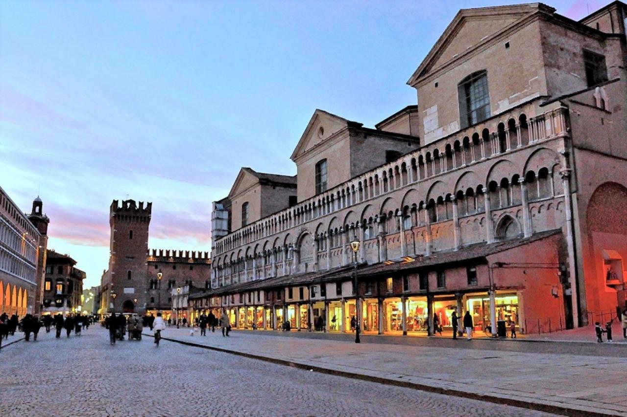 Charming Flat In Centro A Ferrara Con Posto Auto Exterior foto