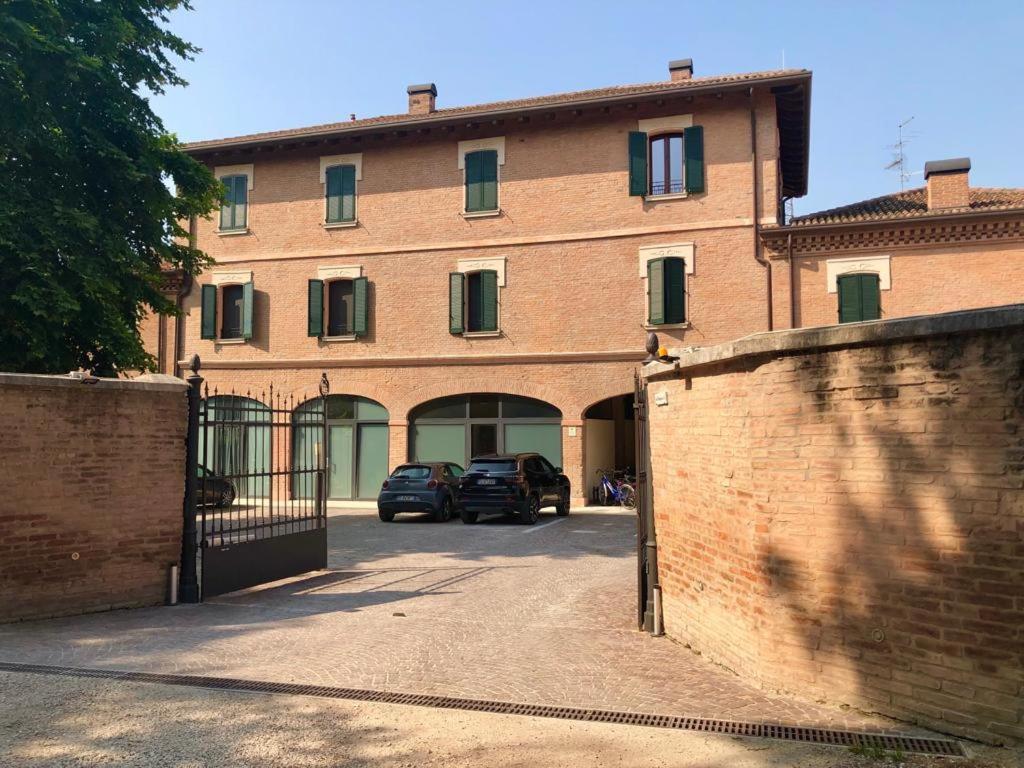 Charming Flat In Centro A Ferrara Con Posto Auto Exterior foto