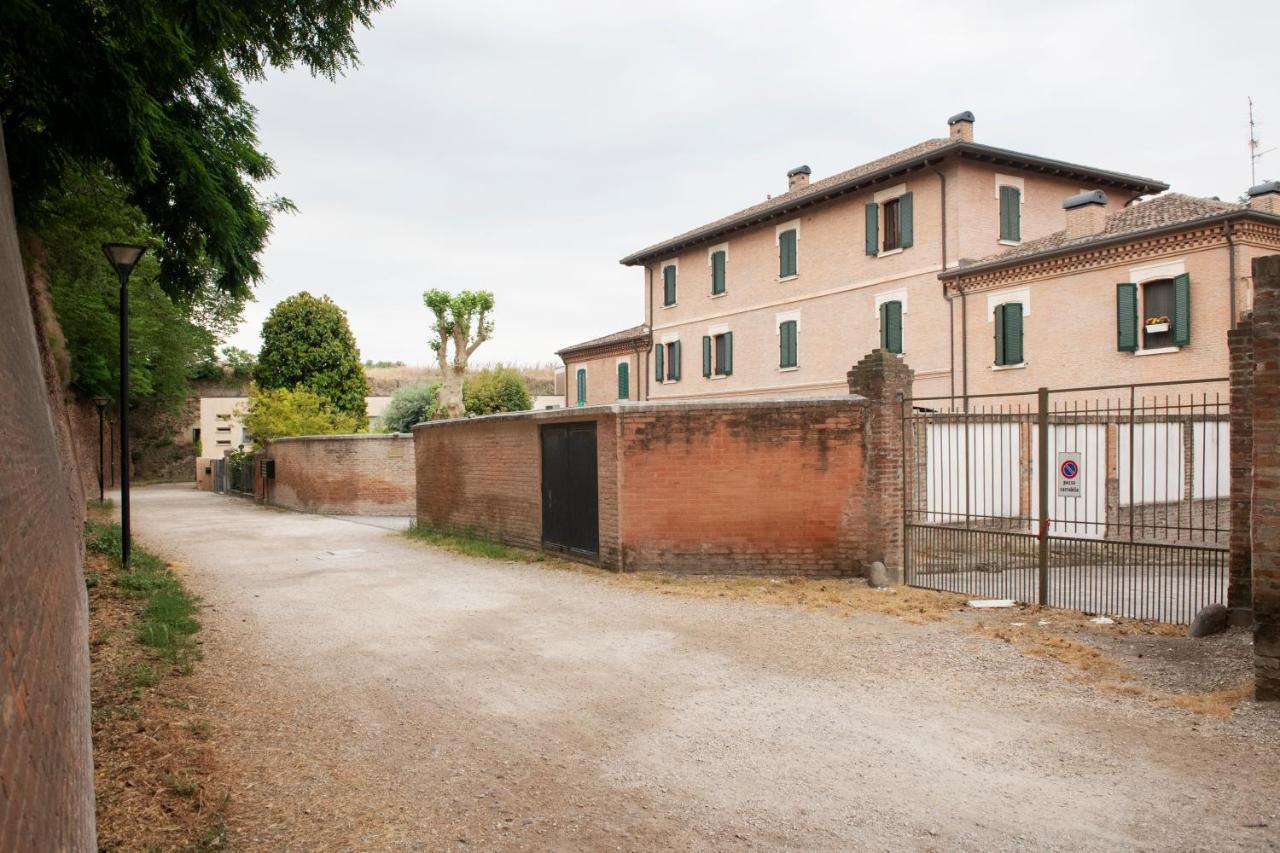 Charming Flat In Centro A Ferrara Con Posto Auto Exterior foto