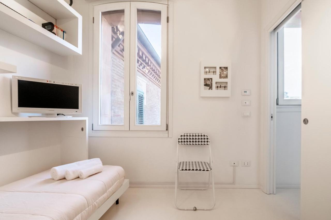 Charming Flat In Centro A Ferrara Con Posto Auto Exterior foto