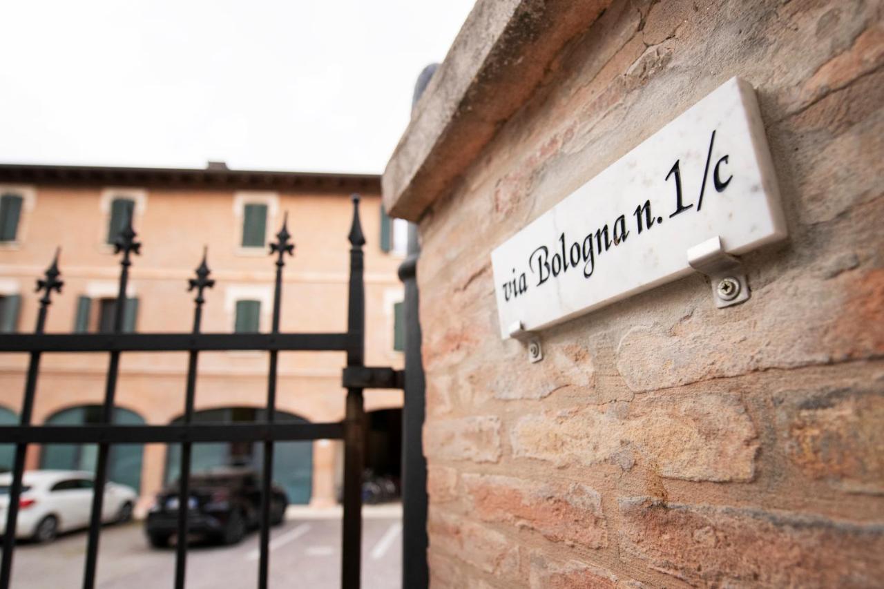 Charming Flat In Centro A Ferrara Con Posto Auto Exterior foto