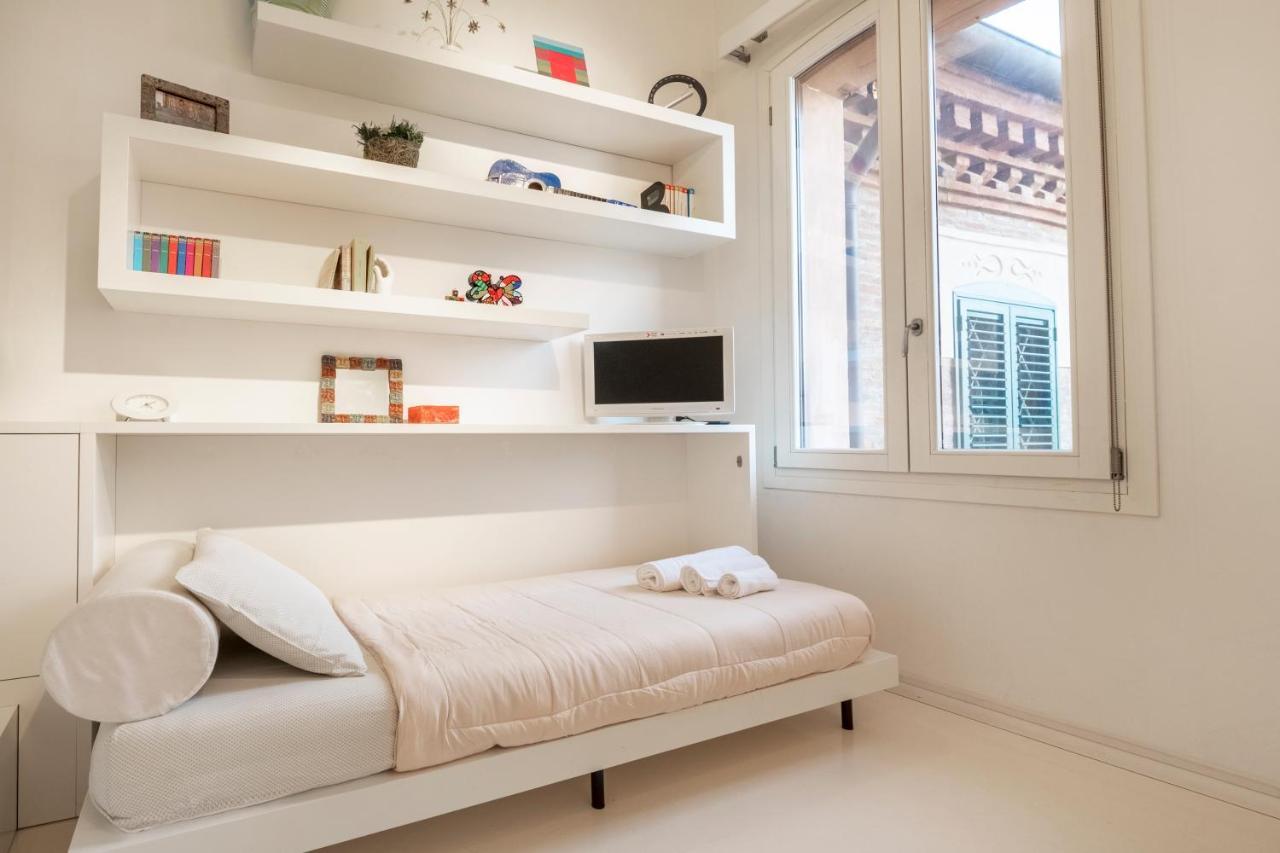 Charming Flat In Centro A Ferrara Con Posto Auto Exterior foto